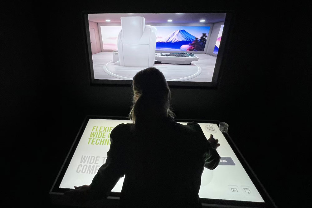 Touchskärm i det Topright kallar Experience Room